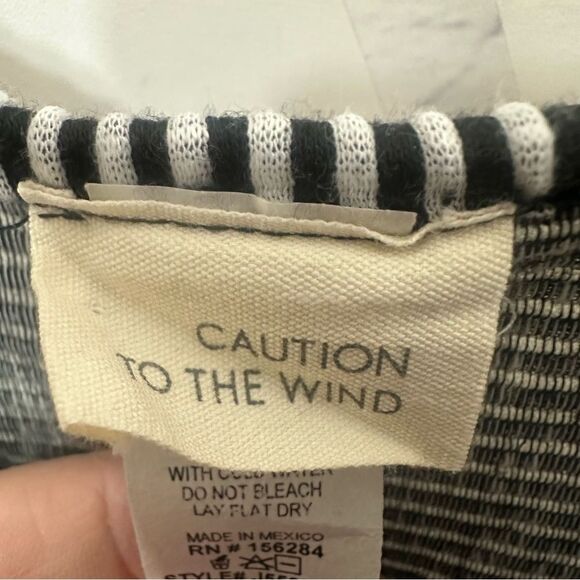 Caution To The Wind medium dress‎ - Picture 4 of 8